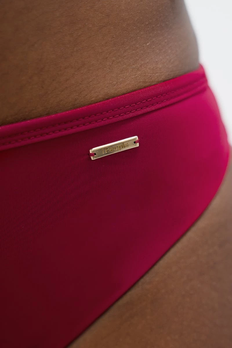 1 People Brisbane BNE - Bottom - Image 4