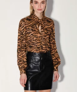 Walter Baker Yvonne Top, Wild Cat