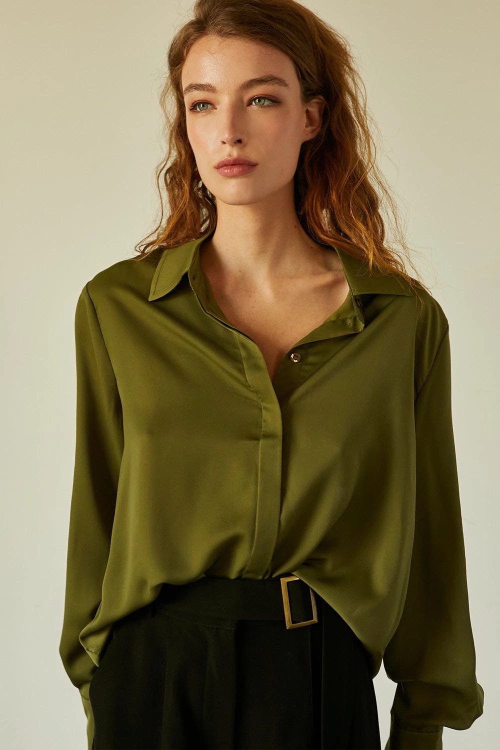 Crescent Ava Open Back Satin Shirt - Image 8