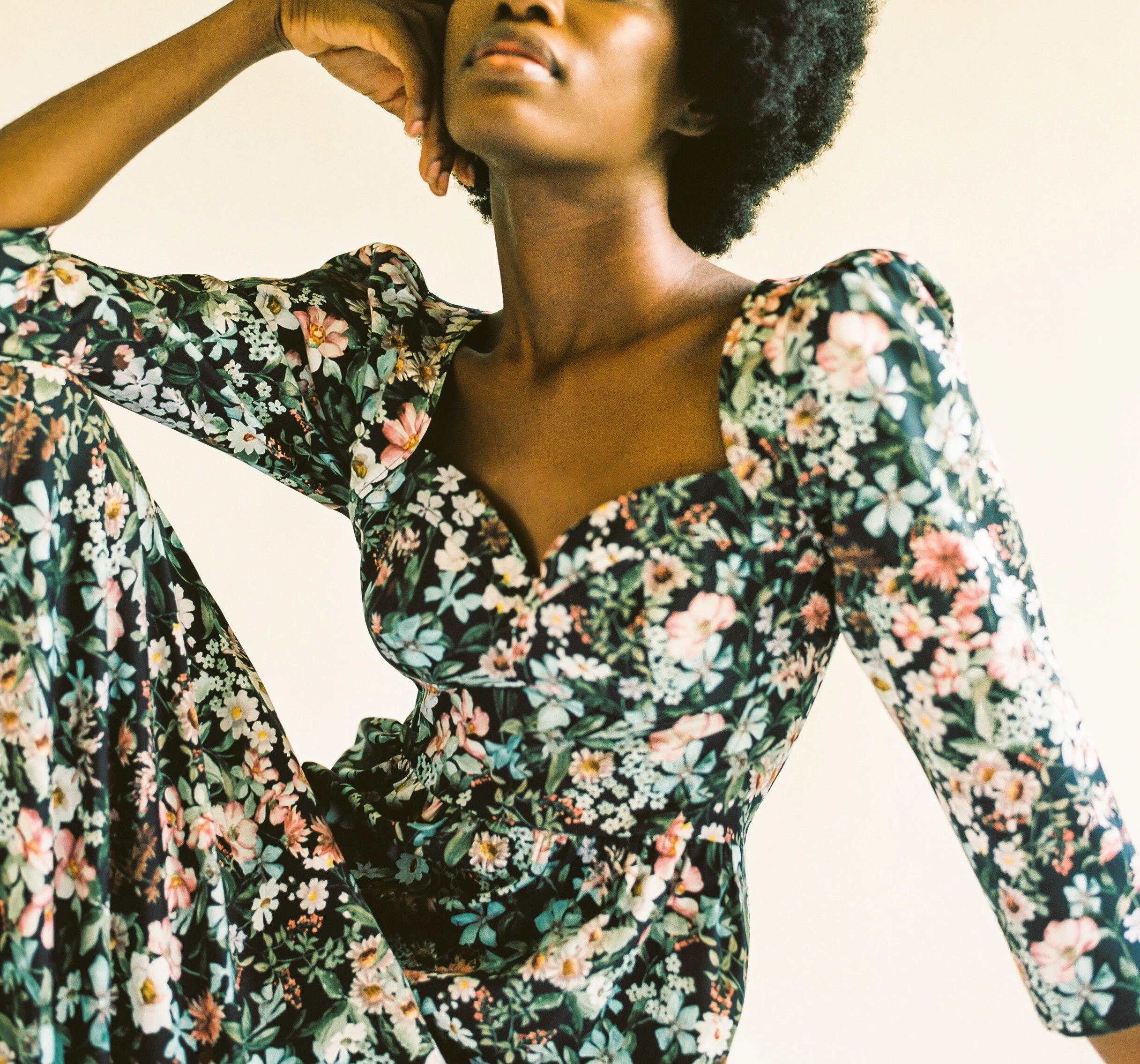 Onīrik īrik Violet Dress With A Sweetheart Neckline/Black Floral Cotton - Image 2